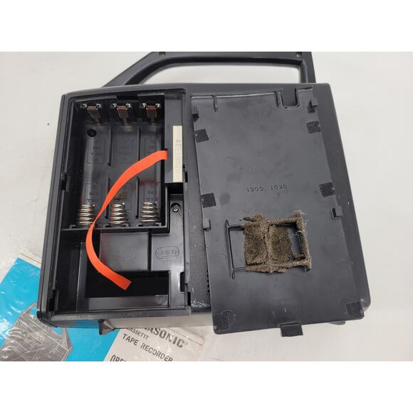 Panasonic Portable AC/DC Cassette Recorder with Adapter and Instructions - Picture 8 of 10
